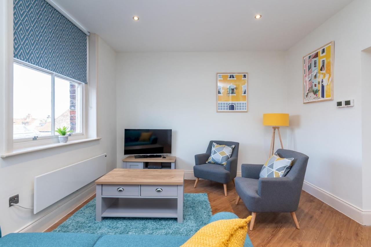 Apartemen Pass The Keys Hunter House - Spacious & Modern Duplex With Private Parking