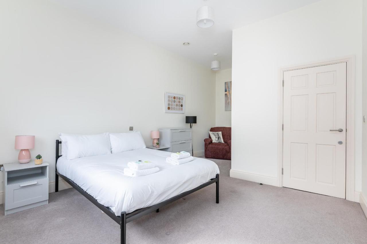 Pass The Keys Hunter House - Spacious & Modern Duplex With Private Parking Apartemen York