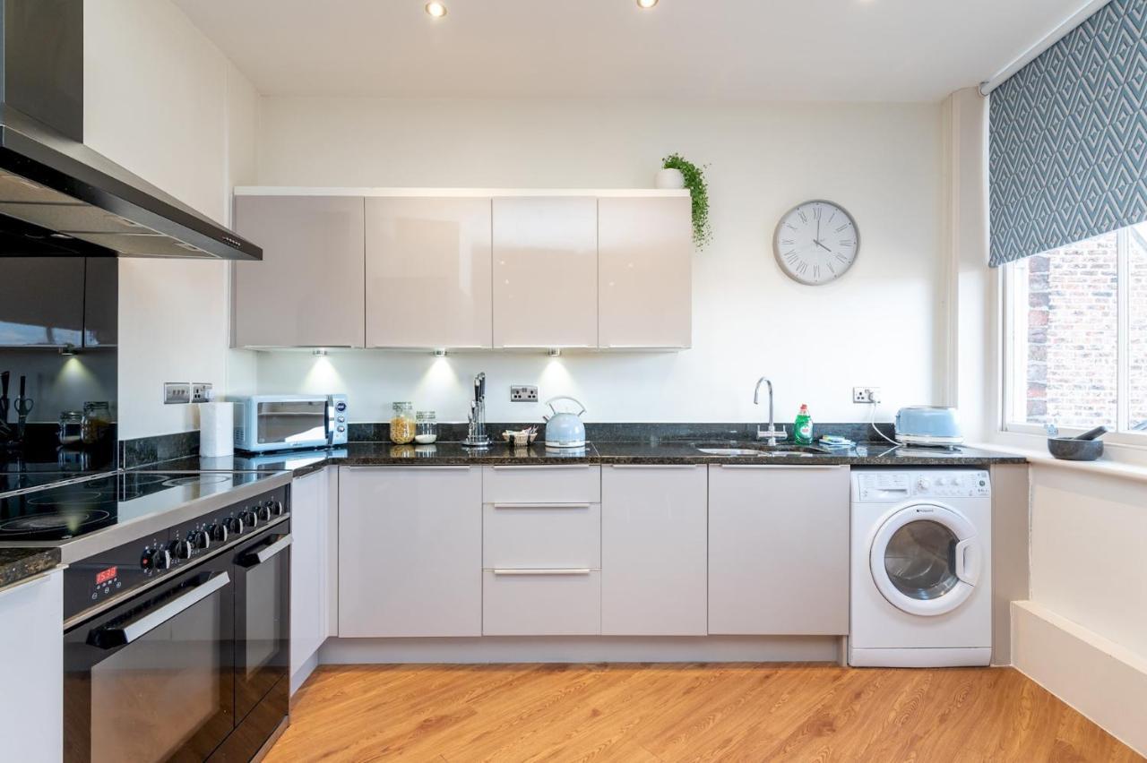 Pass The Keys Hunter House - Spacious & Modern Duplex With Private Parking Apartemen *