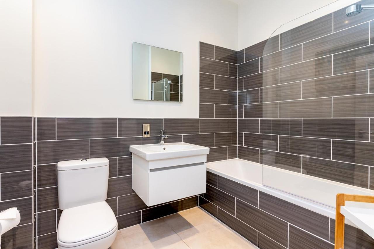 Pass The Keys Hunter House - Spacious & Modern Duplex With Private Parking Apartemen